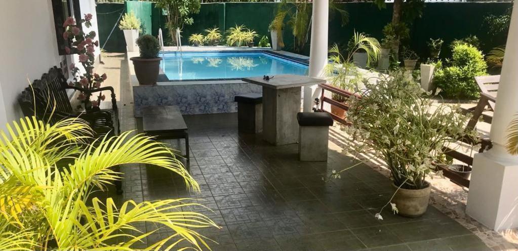 Kingz And Queenz - Negombo Exterior foto